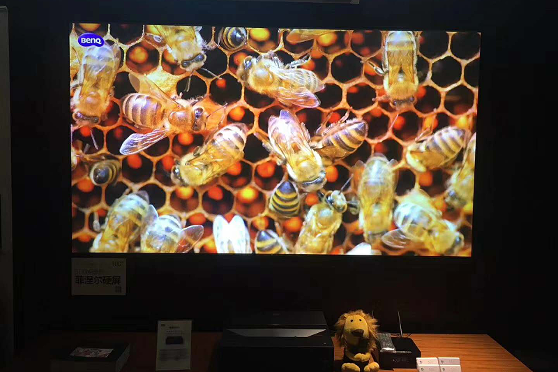 激光電視用硬幕還是軟幕好